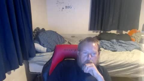 Snapshot of pecker40 chatting on 06-14-26, 01:03 pecker40 online show from 06-14-26, 01:03