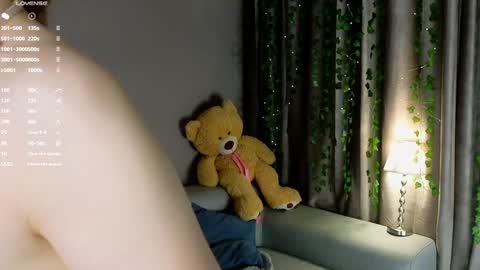 Snapshot of peek_in_my_window chatting on 12-18-24, 04:28 tony online show from 12-18-24, 04:28