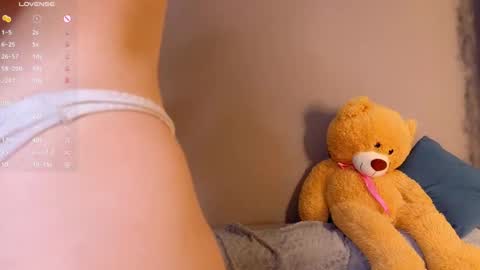 Snapshot of peek_in_my_window chatting on 02-25-25, 07:25 tony online show from 02-25-25, 07:25