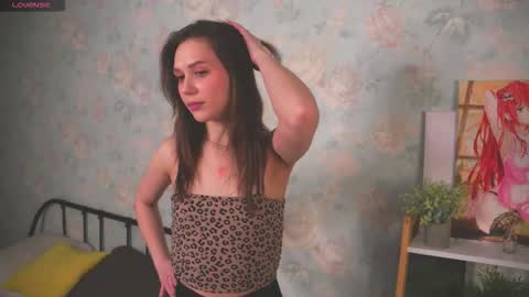 Snapshot of peggydewberry chatting on 03-04-26, 03:12 Rose online show from 03-04-26, 03:12