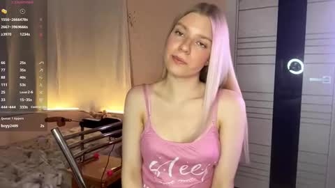 Snapshot of peggymeggy chatting on 11-09-25, 02:15 Mary online show from 11-09-25, 02:15