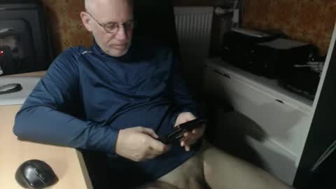 Pemue65 online show from 12-19-25, 06:20