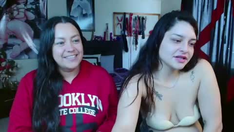 Snapshot of penelopeandmarilyn chatting on 07-21-26, 01:57 Penelope and my girlfriend Marilyn online show from 07-21-26, 01:57