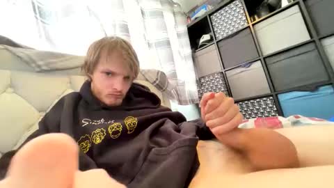 Snapshot of penguin666778 chatting on 09-12-25, 04:51 Penguin online show from 09-12-25, 04:51