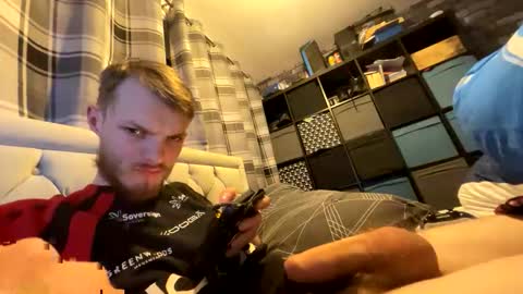 Snapshot of penguin666778 chatting on 10-16-25, 08:32 Penguin online show from 10-16-25, 08:32