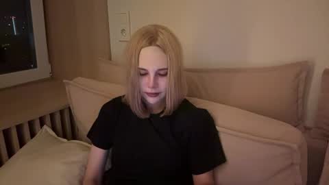 Snapshot of pennilinko chatting on 05-26-26, 10:17 Alya online show from 05-26-26, 10:17