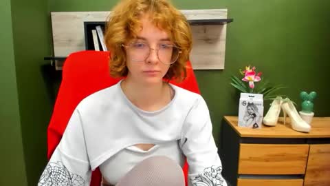 Snapshot of penny_lust chatting on 09-17-25, 06:26 Penny online show from 09-17-25, 06:26