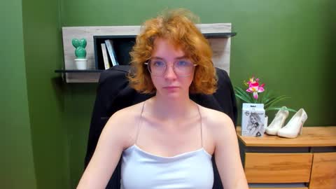 Snapshot of penny_lust chatting on 09-18-25, 06:26 Penny online show from 09-18-25, 06:26