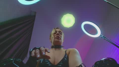 Dia  online show from 12-26-24, 02:44