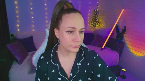 Dia  online show from 12-15-25, 07:34