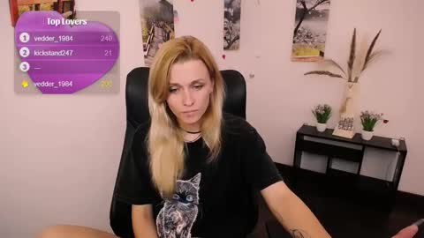 Snapshot of peppymia chatting on 09-22-25, 07:54 Mia online show from 09-22-25, 07:54