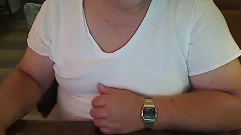 Snapshot of perfecto1957 chatting on 02-02-25, 02:45 perfecto1957 online show from 02-02-25, 02:45