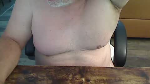 Snapshot of perfecto1957 chatting on 09-22-25, 04:20 perfecto1957 online show from 09-22-25, 04:20