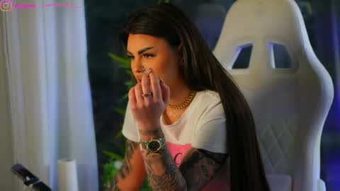 Snapshot of perfectt33n chatting on 12-16-24, 09:24 Dee online show from 12-16-24, 09:24