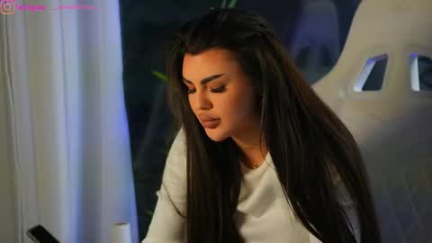 Snapshot of perfectt33n chatting on 12-17-24, 08:34 Dee online show from 12-17-24, 08:34