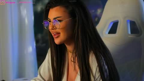 Snapshot of perfectt33n chatting on 12-18-24, 11:34 Dee online show from 12-18-24, 11:34