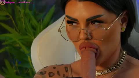 Snapshot of perfectt33n chatting on 12-20-24, 12:27 Dee online show from 12-20-24, 12:27