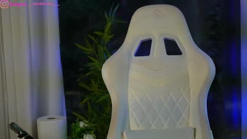 Snapshot of perfectt33n chatting on 12-21-24, 09:33 Dee online show from 12-21-24, 09:33