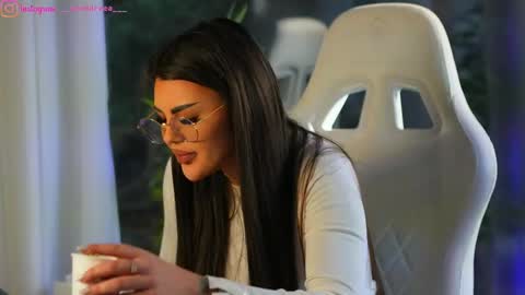 Snapshot of perfectt33n chatting on 12-23-24, 09:38 Dee online show from 12-23-24, 09:38