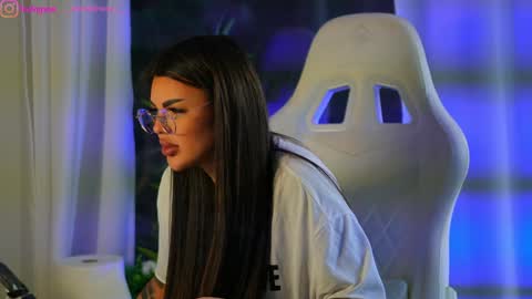 Snapshot of perfectt33n chatting on 01-20-25, 08:30 Dee online show from 01-20-25, 08:30