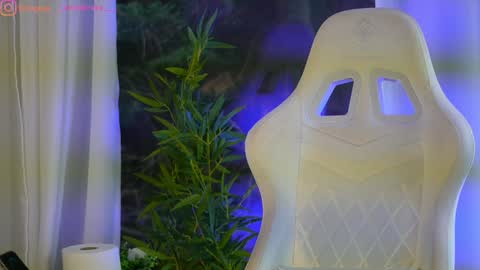 Snapshot of perfectt33n chatting on 01-25-25, 09:36 Dee online show from 01-25-25, 09:36