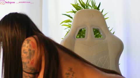 Snapshot of perfectt33n chatting on 02-22-25, 09:34 Dee online show from 02-22-25, 09:34