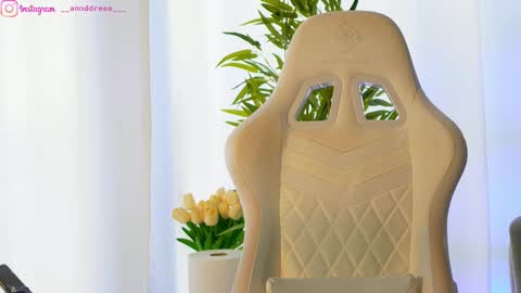 Snapshot of perfectt33n chatting on 02-24-25, 09:43 Dee online show from 02-24-25, 09:43