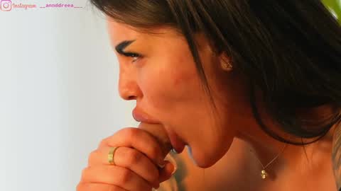 Snapshot of perfectt33n chatting on 02-26-25, 01:19 Dee online show from 02-26-25, 01:19