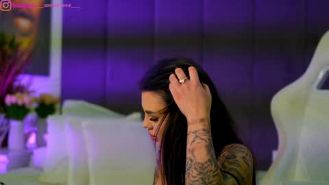 Snapshot of perfectt33n chatting on 11-20-25, 03:45 Dee online show from 11-20-25, 03:45