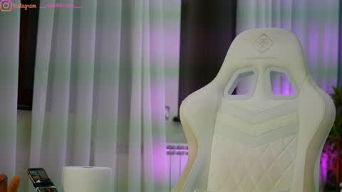 Dee online show from 03-12-26, 04:13