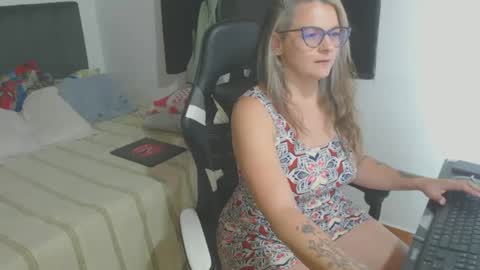 Snapshot of perlagoloza05 chatting on 12-18-24, 12:54 goloza online show from 12-18-24, 12:54