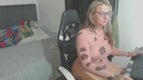 Snapshot of perlagoloza05 chatting on 12-22-24, 12:39 goloza online show from 12-22-24, 12:39