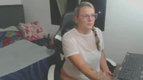 Snapshot of perlagoloza05 chatting on 01-21-25, 12:46 goloza online show from 01-21-25, 12:46