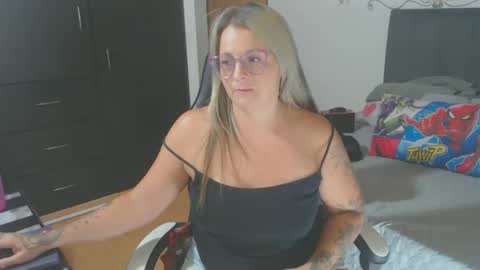 Snapshot of perlagoloza05 chatting on 02-03-25, 01:41 goloza online show from 02-03-25, 01:41