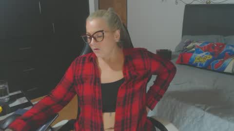 Snapshot of perlagoloza05 chatting on 02-20-25, 04:18 goloza online show from 02-20-25, 04:18