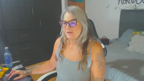 Snapshot of perlagoloza05 chatting on 02-21-25, 01:55 goloza online show from 02-21-25, 01:55