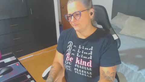 Snapshot of perlagoloza05 chatting on 02-24-25, 01:02 goloza online show from 02-24-25, 01:02