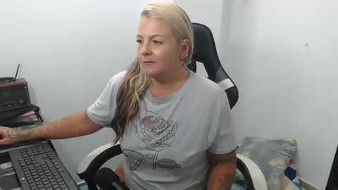 Snapshot of perlagoloza05 chatting on 09-27-25, 04:06 goloza online show from 09-27-25, 04:06