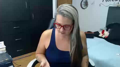 Snapshot of perlagoloza05 chatting on 10-16-25, 02:23 goloza online show from 10-16-25, 02:23