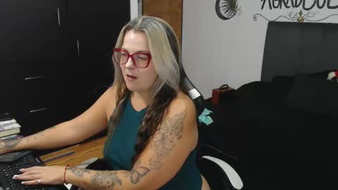 Snapshot of perlagoloza05 chatting on 11-04-25, 04:00 goloza online show from 11-04-25, 04:00