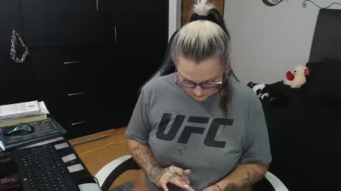 Snapshot of perlagoloza05 chatting on 11-10-25, 02:32 goloza online show from 11-10-25, 02:32