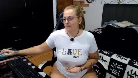 Snapshot of perlagoloza05 chatting on 07-01-26, 02:46 goloza online show from 07-01-26, 02:46