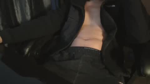 Lalo   x peruvianevil  ig peruvianevil  online show from 01-23-25, 06:17