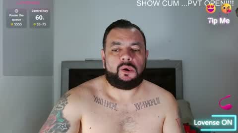 Snapshot of perverseveteranmanxxx chatting on 07-11-26, 02:25 Carlos online show from 07-11-26, 02:25