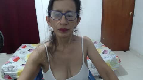 Snapshot of pervert_milf4uu_4 chatting on 09-26-25, 02:59 luz online show from 09-26-25, 02:59