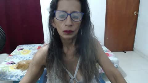 Snapshot of pervert_milf4uu_4 chatting on 10-05-25, 04:55 luz online show from 10-05-25, 04:55
