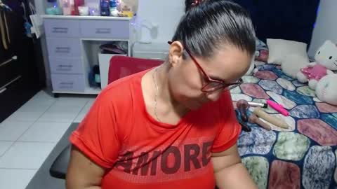 Snapshot of pervert_mommy_x chatting on 06-06-26, 10:42 SAMY online show from 06-06-26, 10:42
