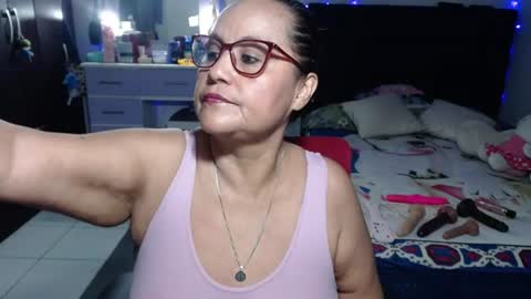 Snapshot of pervert_mommy_x chatting on 06-22-26, 11:40 SAMY online show from 06-22-26, 11:40