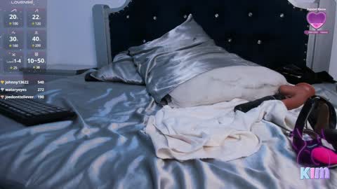 Snapshot of pervert_pantyhose chatting on 12-09-24, 10:00 Kimberly online show from 12-09-24, 10:00