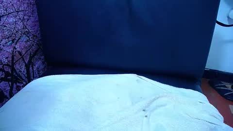 Snapshot of pervertt_linda chatting on 11-28-25, 04:42 Linda online show from 11-28-25, 04:42